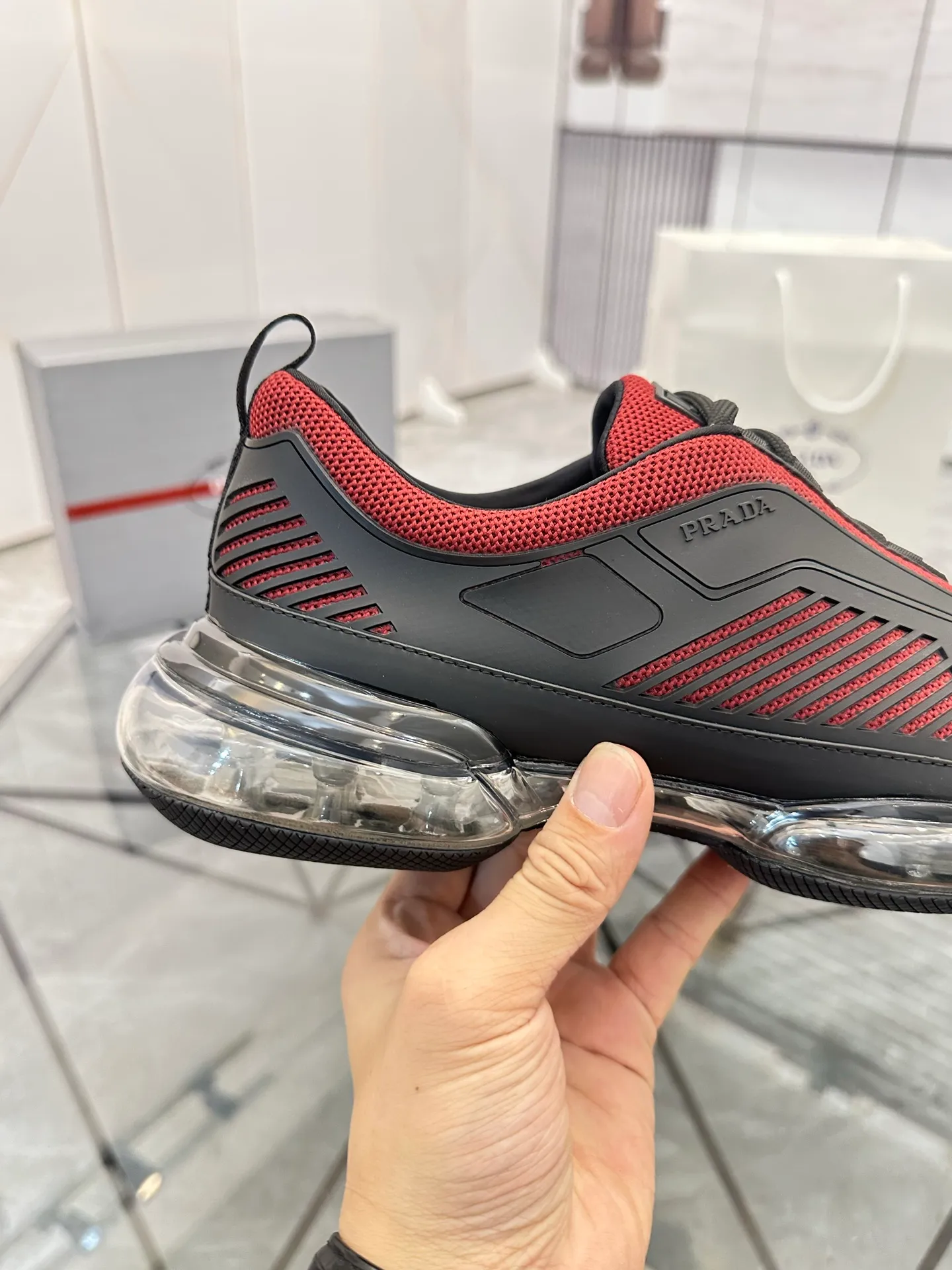 Men's shoes for sale 💰: 💰P660¥ High-end top quality Product trademark: Prada *"Prada*" low-top casual shoes Regular size: 38-45 (can be customized to 46) Product materials: Upper imported from the counter original material, breathable lining, cowhide foot pads, original air cushion outsole. No.: 001